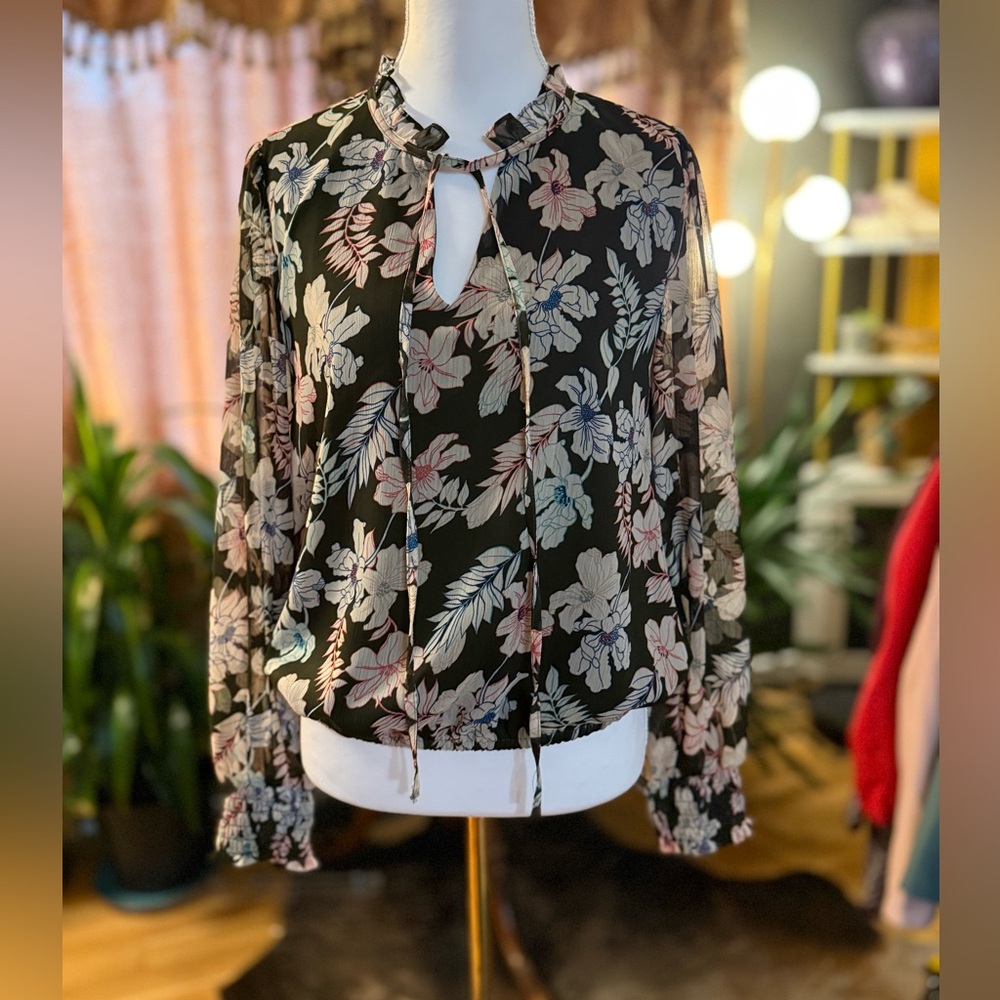 Women’s Sanctuary Floral Keyhole Blouse XS